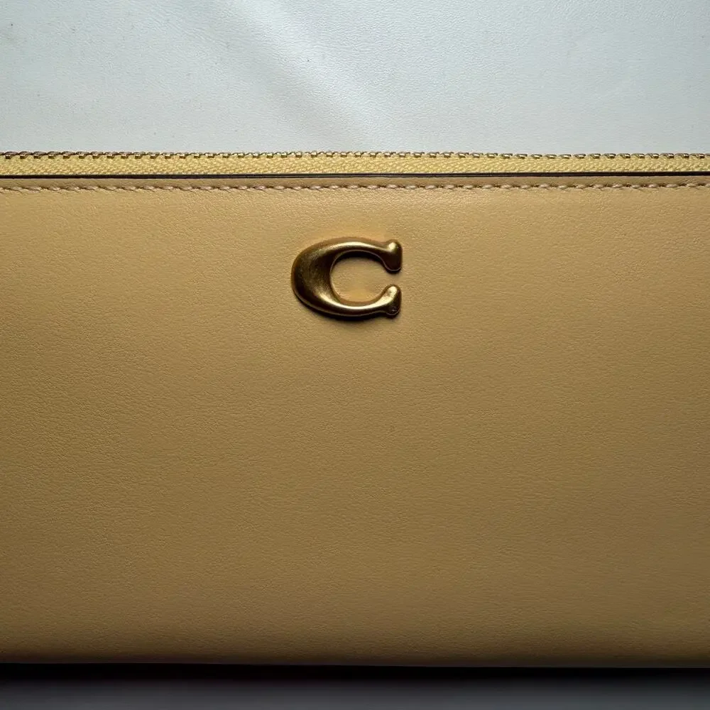 Coach Essential Slim Accordion Zip Wallet (CS032) - Vanilla - NWT